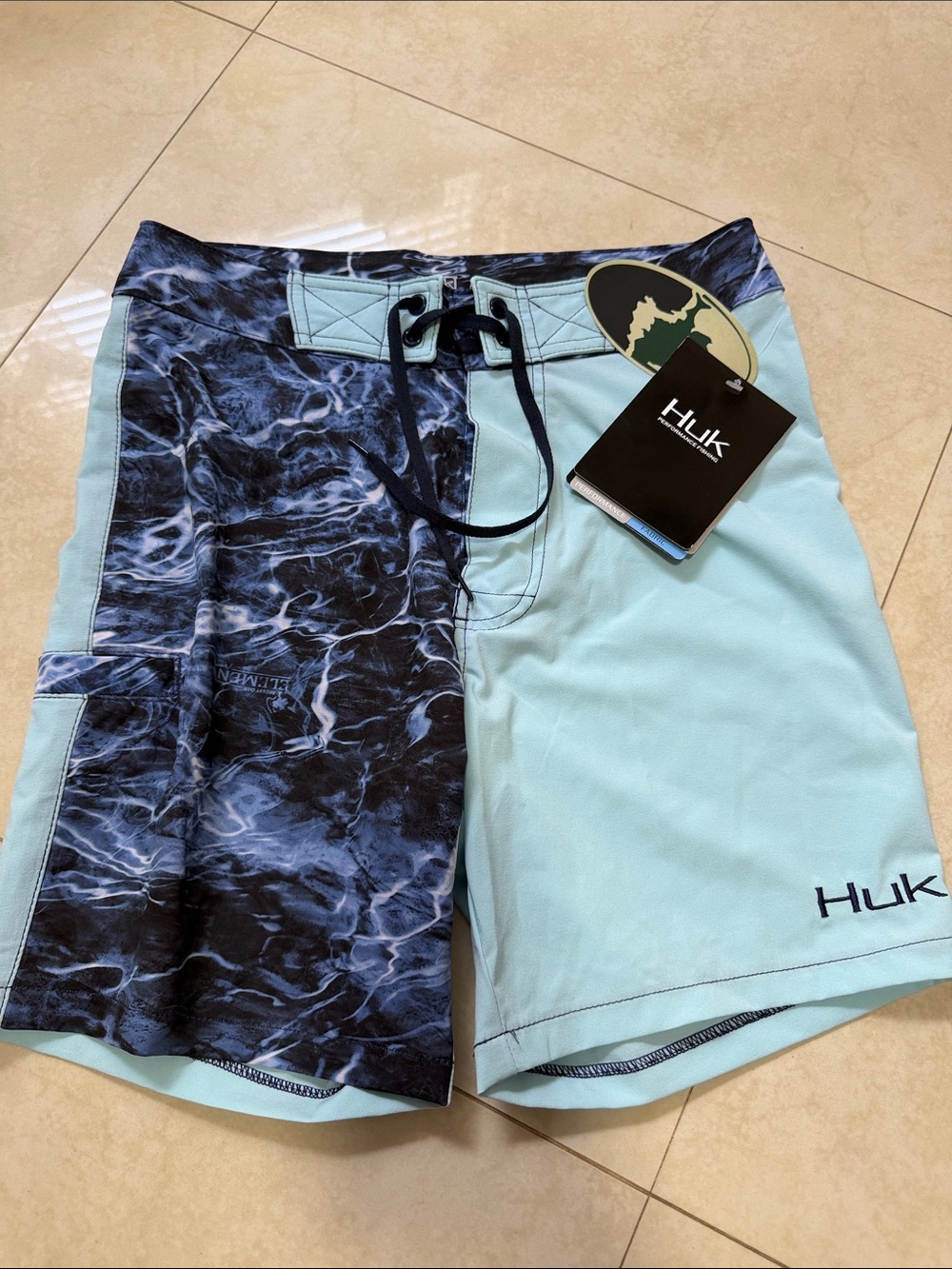 🎅🏻🎁NEW! Huk Men's Aqua & Navy Two-Tone Board Shorts